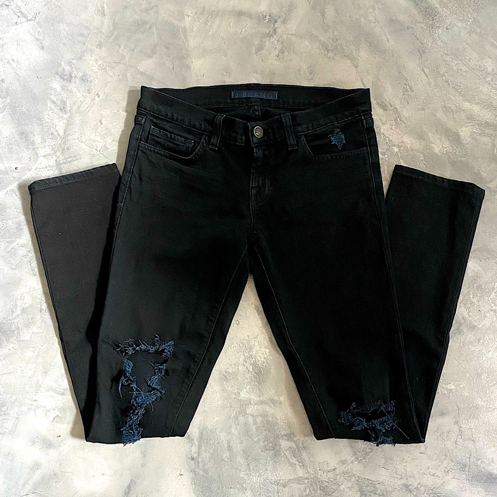 SOLD 🖤J BRAND Blk Distressed Skinny!
